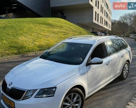 Білий Шкода Октавія, об'ємом двигуна 1.8 л та пробігом 217 тис. км за 13500 $, фото 1 на Automoto.ua