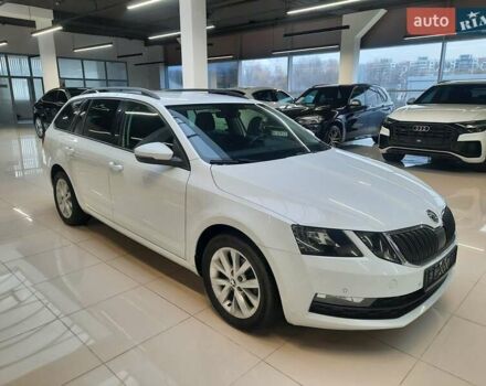 Білий Шкода Октавія, об'ємом двигуна 1.6 л та пробігом 214 тис. км за 12900 $, фото 1 на Automoto.ua