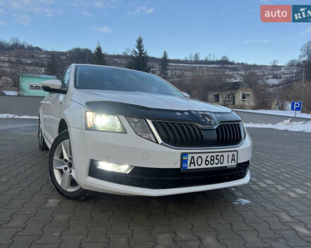 Белый Шкода Октавия, объемом двигателя 1.6 л и пробегом 280 тыс. км за 9600 $, фото 1 на Automoto.ua