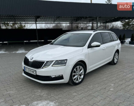 Белый Шкода Октавия, объемом двигателя 1.6 л и пробегом 270 тыс. км за 12950 $, фото 1 на Automoto.ua