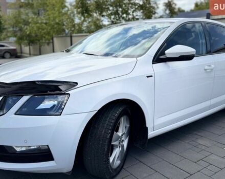 Білий Шкода Октавія, об'ємом двигуна 1.6 л та пробігом 275 тис. км за 10000 $, фото 1 на Automoto.ua