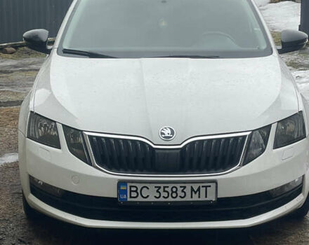 Белый Шкода Октавия, объемом двигателя 1.6 л и пробегом 201 тыс. км за 13000 $, фото 1 на Automoto.ua