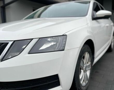 Білий Шкода Октавія, об'ємом двигуна 1.6 л та пробігом 195 тис. км за 11500 $, фото 1 на Automoto.ua