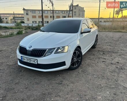 Белый Шкода Октавия, объемом двигателя 1.6 л и пробегом 250 тыс. км за 12500 $, фото 1 на Automoto.ua
