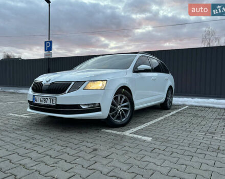 Белый Шкода Октавия, объемом двигателя 1.6 л и пробегом 322 тыс. км за 12999 $, фото 1 на Automoto.ua