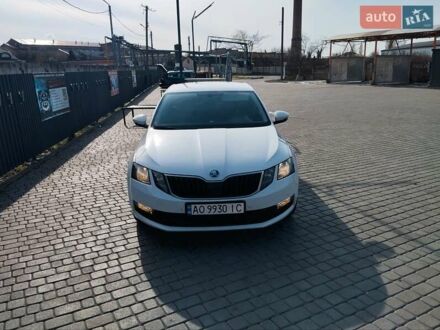 Шкода Октавия 2017 в Мукачеве на Automoto.ua Белый Шкода Октавия, объемом двигателя 1.6 л и пробегом 251 тыс. км за 11900 $, фото 1 на Automoto.ua