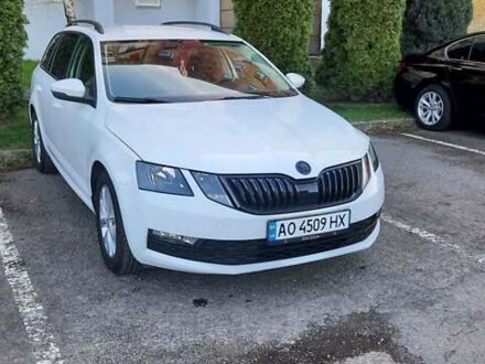 Шкода Октавия 2017 в Мукачеве на Automoto.ua Белый Шкода Октавия, объемом двигателя 1.6 л и пробегом 220 тыс. км за 13200 $, фото 1 на Automoto.ua