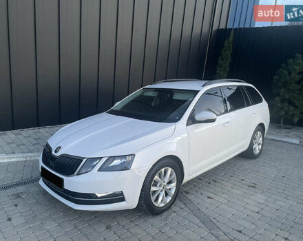 Білий Шкода Октавія, об'ємом двигуна 1.6 л та пробігом 344 тис. км за 10500 $, фото 1 на Automoto.ua
