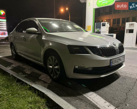 Белый Шкода Октавия, объемом двигателя 1.6 л и пробегом 214 тыс. км за 12200 $, фото 1 на Automoto.ua