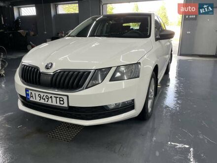 Шкода Октавия 2017 в Киеве на Automoto.ua Белый Шкода Октавия, объемом двигателя 1.8 л и пробегом 150 тыс. км за 13400 $, фото 1 на Automoto.ua