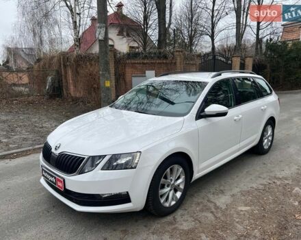 Белый Шкода Октавия, объемом двигателя 1.6 л и пробегом 306 тыс. км за 15490 $, фото 1 на Automoto.ua