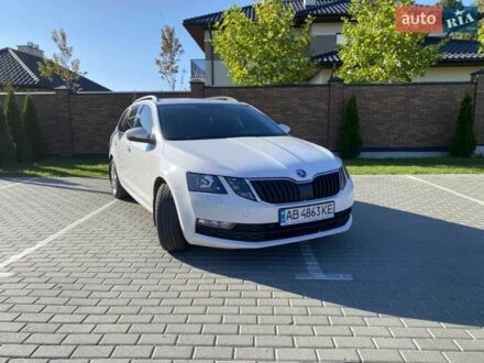 Білий Шкода Октавія, об'ємом двигуна 2 л та пробігом 221 тис. км за 15300 $, фото 1 на Automoto.ua