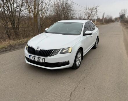 Белый Шкода Октавия, объемом двигателя 2 л и пробегом 213 тыс. км за 14800 $, фото 1 на Automoto.ua
