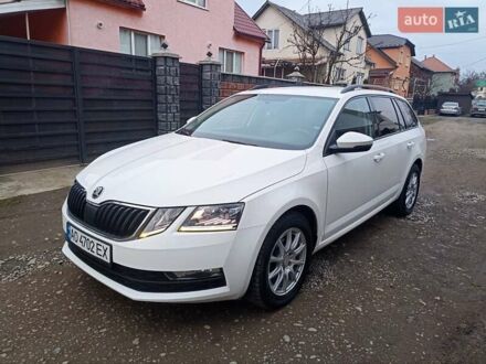 Білий Шкода Октавія, об'ємом двигуна 1.6 л та пробігом 247 тис. км за 10900 $, фото 1 на Automoto.ua