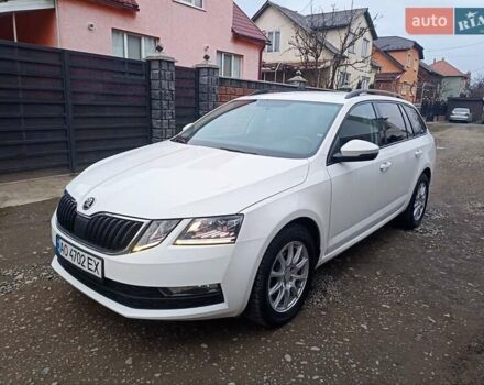Белый Шкода Октавия, объемом двигателя 1.6 л и пробегом 247 тыс. км за 10900 $, фото 1 на Automoto.ua