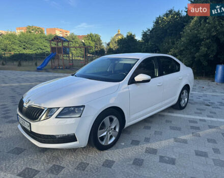 Белый Шкода Октавия, объемом двигателя 1.6 л и пробегом 203 тыс. км за 12600 $, фото 1 на Automoto.ua