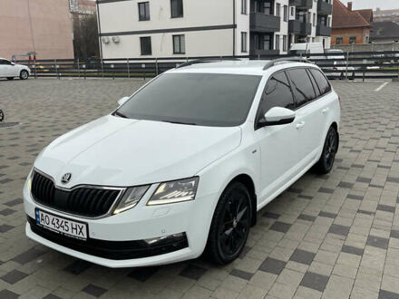 Белый Шкода Октавия, объемом двигателя 1.97 л и пробегом 244 тыс. км за 16500 $, фото 1 на Automoto.ua