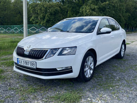 Шкода Октавия 2017 в Харькове на Automoto.ua Белый Шкода Октавия, объемом двигателя 1.8 л и пробегом 99 тыс. км за 17300 $, фото 1 на Automoto.ua