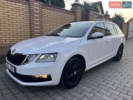 Белый Шкода Октавия, объемом двигателя 1.6 л и пробегом 184 тыс. км за 13999 $, фото 1 на Automoto.ua