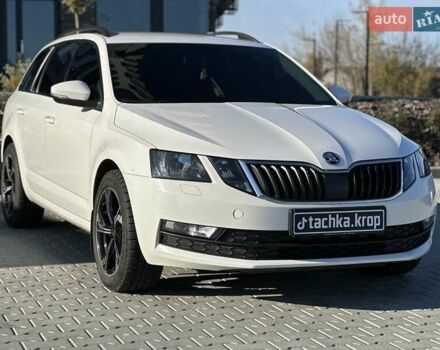 Белый Шкода Октавия, объемом двигателя 1.6 л и пробегом 198 тыс. км за 13500 $, фото 1 на Automoto.ua