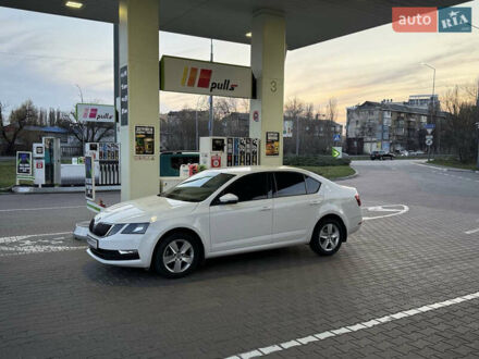 Шкода Октавія 2018 у Києві на Automoto.ua Білий Шкода Октавія, об'ємом двигуна 1.97 л та пробігом 127 тис. км за 17500 $, фото 1 на Automoto.ua