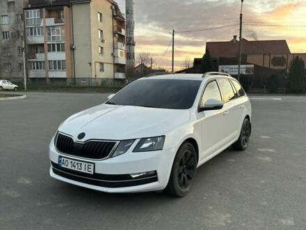 Шкода Октавия 2018 в Мукачеве на Automoto.ua Белый Шкода Октавия, объемом двигателя 1.6 л и пробегом 300 тыс. км за 12800 $, фото 1 на Automoto.ua