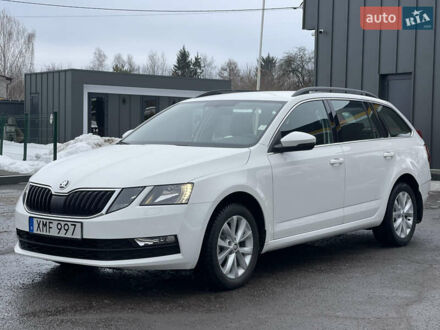 Белый Шкода Октавия, объемом двигателя 2 л и пробегом 214 тыс. км за 15200 $, фото 1 на Automoto.ua