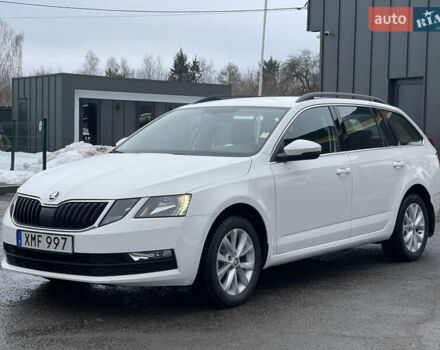 Белый Шкода Октавия, объемом двигателя 2 л и пробегом 214 тыс. км за 15200 $, фото 1 на Automoto.ua
