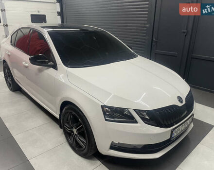 Белый Шкода Октавия, объемом двигателя 1.6 л и пробегом 224 тыс. км за 13800 $, фото 1 на Automoto.ua
