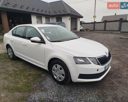 Білий Шкода Октавія, об'ємом двигуна 1.6 л та пробігом 261 тис. км за 10999 $, фото 1 на Automoto.ua
