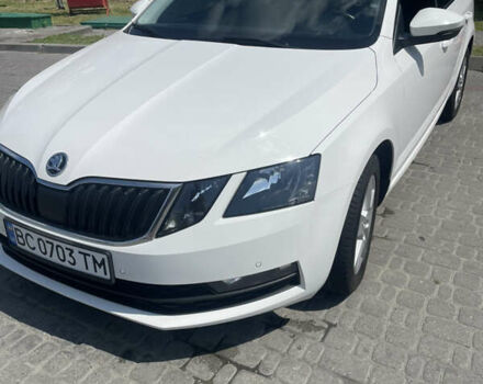 Білий Шкода Октавія, об'ємом двигуна 1.6 л та пробігом 229 тис. км за 13500 $, фото 1 на Automoto.ua