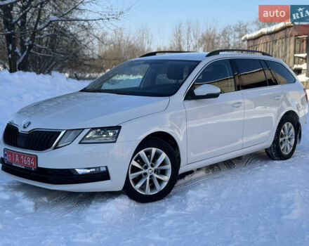 Белый Шкода Октавия, объемом двигателя 2 л и пробегом 211 тыс. км за 16900 $, фото 1 на Automoto.ua