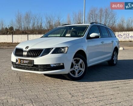 Белый Шкода Октавия, объемом двигателя 2 л и пробегом 267 тыс. км за 13690 $, фото 1 на Automoto.ua