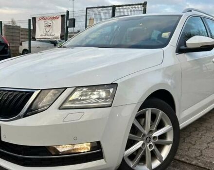 Белый Шкода Октавия, объемом двигателя 2 л и пробегом 261 тыс. км за 16150 $, фото 1 на Automoto.ua