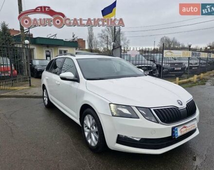 Белый Шкода Октавия, объемом двигателя 1.6 л и пробегом 239 тыс. км за 13299 $, фото 1 на Automoto.ua