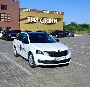 Белый Шкода Октавия, объемом двигателя 1.6 л и пробегом 389 тыс. км за 12500 $, фото 1 на Automoto.ua