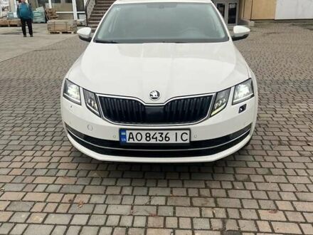 Белый Шкода Октавия, объемом двигателя 1.6 л и пробегом 257 тыс. км за 12970 $, фото 1 на Automoto.ua