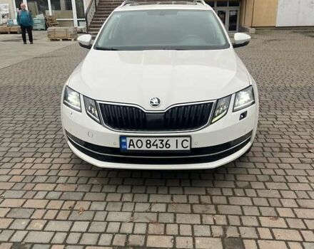 Белый Шкода Октавия, объемом двигателя 1.6 л и пробегом 257 тыс. км за 12970 $, фото 1 на Automoto.ua