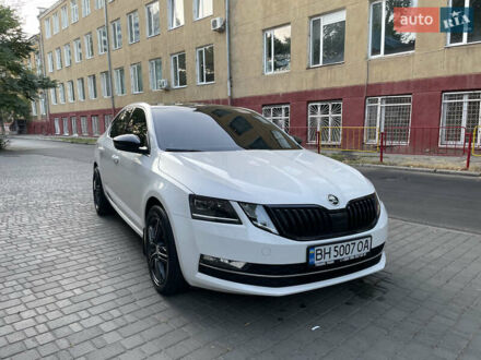 Білий Шкода Октавія, об'ємом двигуна 1.6 л та пробігом 220 тис. км за 13800 $, фото 1 на Automoto.ua