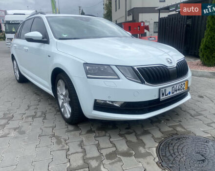 Белый Шкода Октавия, объемом двигателя 2 л и пробегом 176 тыс. км за 15350 $, фото 1 на Automoto.ua