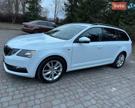 Белый Шкода Октавия, объемом двигателя 2 л и пробегом 219 тыс. км за 14200 $, фото 1 на Automoto.ua