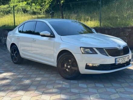 Білий Шкода Октавія, об'ємом двигуна 2 л та пробігом 300 тис. км за 13908 $, фото 1 на Automoto.ua
