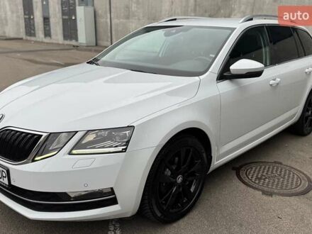 Белый Шкода Октавия, объемом двигателя 1.6 л и пробегом 196 тыс. км за 15499 $, фото 1 на Automoto.ua
