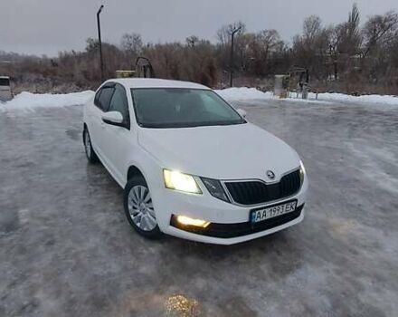 Белый Шкода Октавия, объемом двигателя 1.6 л и пробегом 198 тыс. км за 14000 $, фото 1 на Automoto.ua