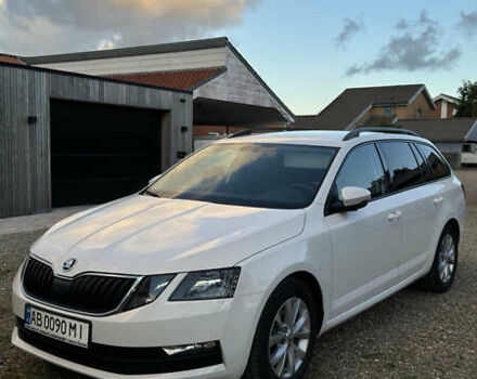 Белый Шкода Октавия, объемом двигателя 1.6 л и пробегом 262 тыс. км за 15500 $, фото 1 на Automoto.ua