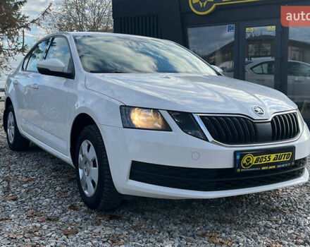 Белый Шкода Октавия, объемом двигателя 1.6 л и пробегом 140 тыс. км за 14900 $, фото 1 на Automoto.ua