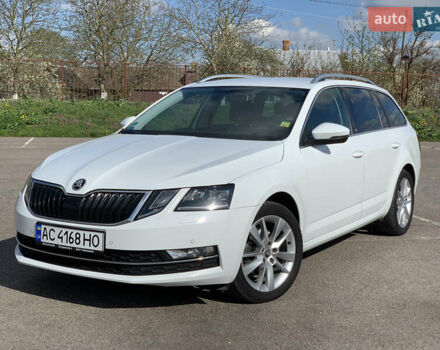 Белый Шкода Октавия, объемом двигателя 2 л и пробегом 277 тыс. км за 16500 $, фото 1 на Automoto.ua