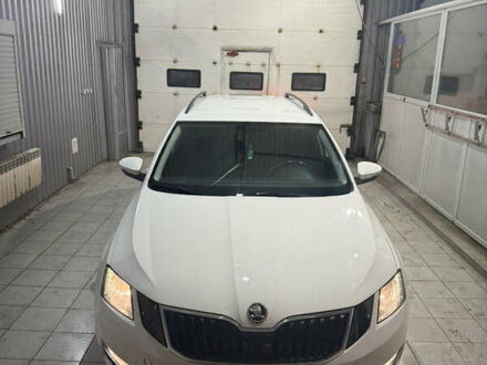 Белый Шкода Октавия, объемом двигателя 1.6 л и пробегом 210 тыс. км за 15500 $, фото 1 на Automoto.ua