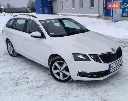 Белый Шкода Октавия, объемом двигателя 1.97 л и пробегом 201 тыс. км за 15000 $, фото 1 на Automoto.ua
