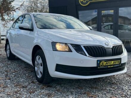 Белый Шкода Октавия, объемом двигателя 1.6 л и пробегом 140 тыс. км за 14900 $, фото 1 на Automoto.ua